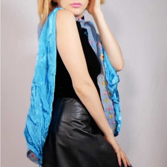 Floral Embroidered Blue Wool Cape Circa 1940s - Picture 8 of 10